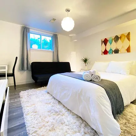 Toronto Bed & Breakfast - Free Parking